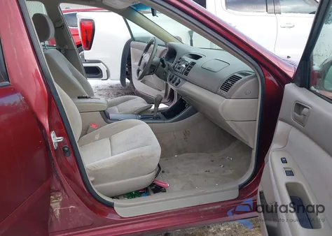 2004 Toyota Camry Le z USA, uszkodzony, nr VIN 4T1BE32KX4U312976